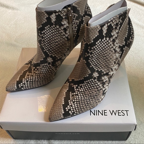 NEW Nine West Finny Skinny Heel Snakeskin Boot - Picture 3 of 9